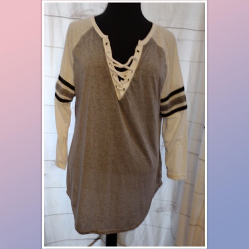 Almost Famous Long Sleeved Light Weight T-shirt Size XXL